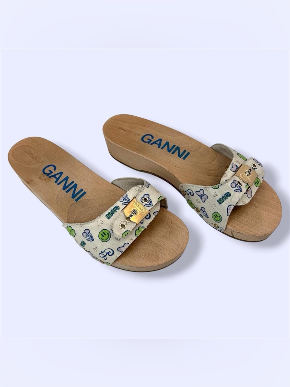 GANNI x Dr. Scholl Pescura Heel Wood Smiley Clogs in Offwhite/Multi Print — US 9